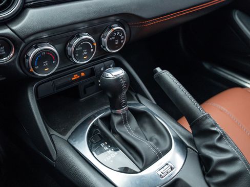 Used 2023 MAZDA MX-5 Miata Grand Touring RWD image 13