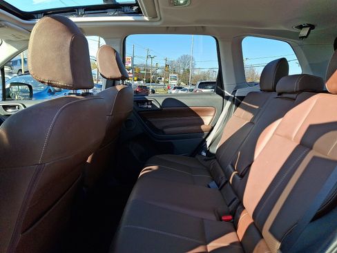 Used 2018 Subaru Forester 2.5i Touring w/ Popular Package #3B image 10