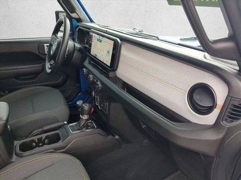 Certified 2025 Jeep Gladiator Sport image 23