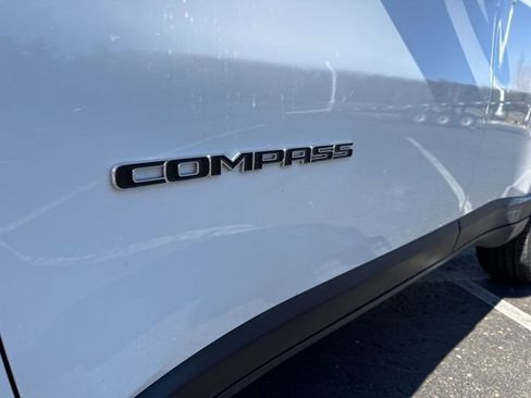 Used 2023 Jeep Compass Latitude AWD/4WD image 30