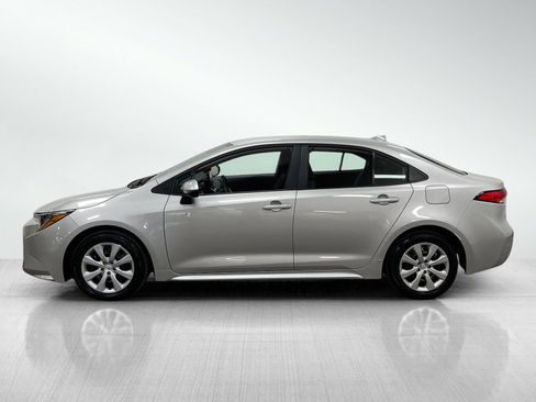 Used 2025 Toyota Corolla LE image 3