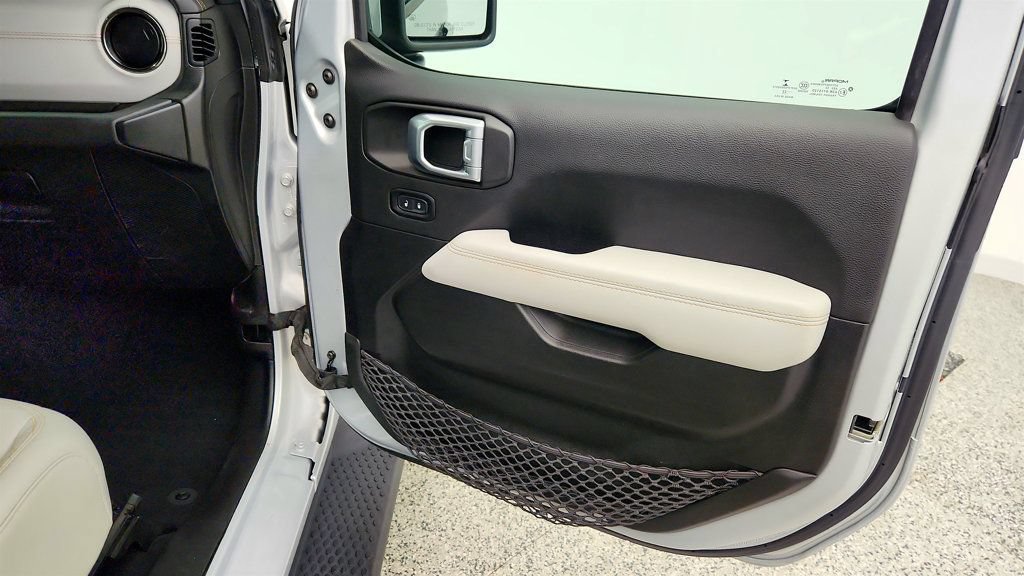Used 2022 Jeep Wrangler Unlimited Sahara AWD/4WD image 26