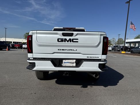 New 2026 GMC Sierra 2500 Denali Ultimate AWD/4WD image 9