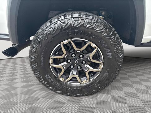 Used 2024 Chevrolet Colorado ZR2 w/ ZR2 Convenience Package III AWD/4WD image 32