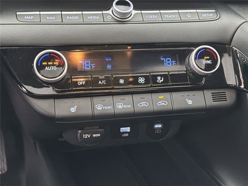 Used 2025 Hyundai Elantra SEL image 28