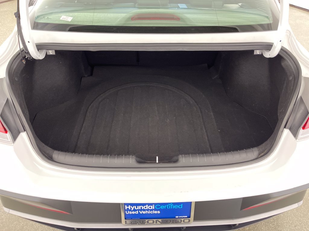 Certified 2025 Hyundai Elantra SEL FWD image 11