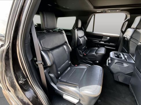 Used 2025 Ford Expedition Tremor AWD/4WD image 19