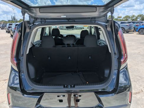 Certified 2025 Kia Soul LX w/ LX Technology Package FWD image 12