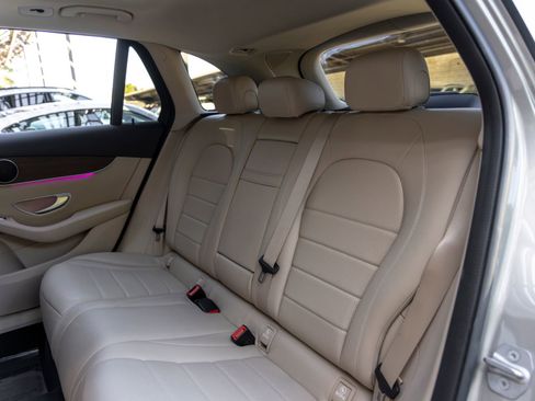 Used 2021 Mercedes-Benz GLC 300 4MATIC image 45