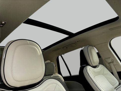 Used 2023 Lincoln Aviator Black Label Grand Touring AWD/4WD image 28