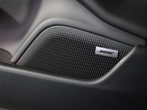 Used 2025 Porsche Taycan image 17