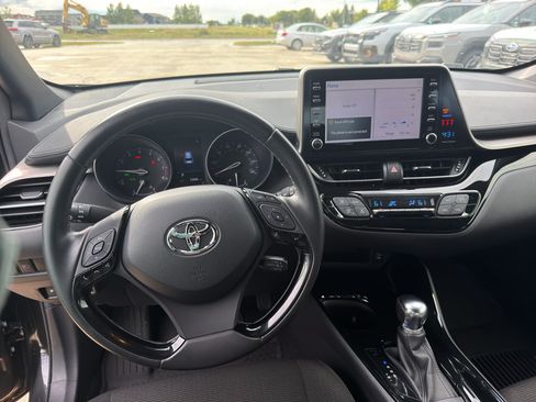 Used 2019 Toyota C-HR XLE FWD image 14