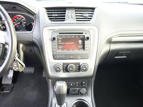 Used 2015 GMC Acadia SLE image 25