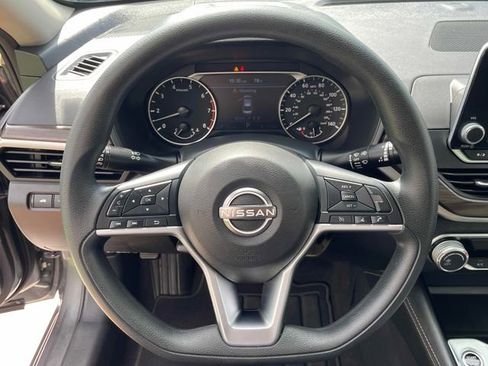 Used 2023 Nissan Altima 2.5 SV image 9