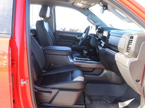 Used 2024 Chevrolet Silverado 1500 LT Trail Boss w/ Convenience Package II image 32