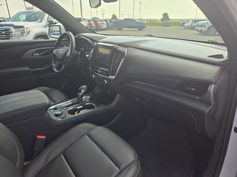 Used 2023 Chevrolet Traverse LT FWD image 28