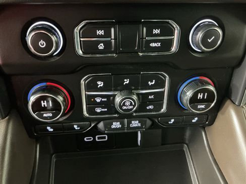 Used 2021 Chevrolet Suburban Z71 w/ Z71 Off-Road Package image 49