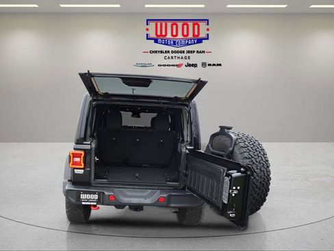 Used 2025 Jeep Wrangler Unlimited Rubicon AWD/4WD image 4