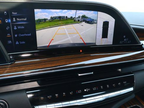 Used 2024 Cadillac Escalade Premium Luxury AWD/4WD image 33