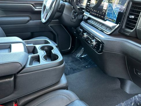 Certified 2025 GMC Sierra 1500 SLT RWD image 16