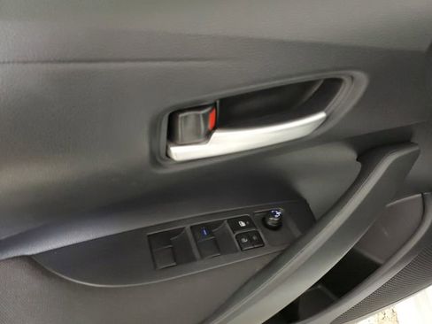 Used 2020 Toyota Corolla LE image 19