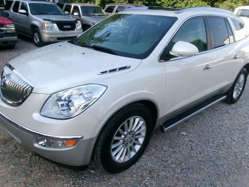 Used 2008 Buick Enclave CXL w/ Entertainment Package #2 FWD image 2