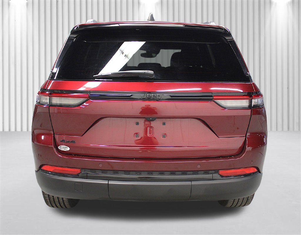 Certified 2023 Jeep Grand Cherokee Altitude AWD/4WD image 4