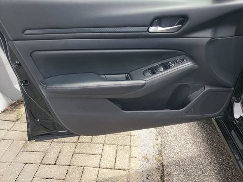 Used 2025 Nissan Altima 2.5 SV FWD image 24