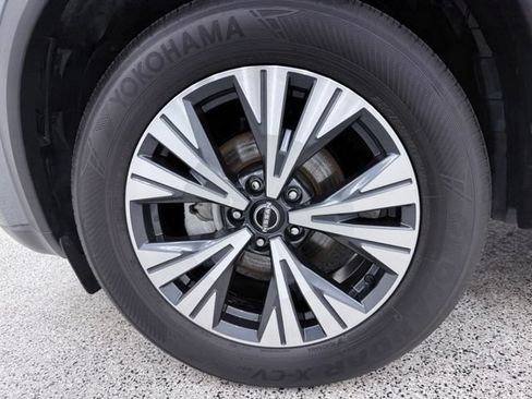 Used 2023 Nissan Rogue SV AWD/4WD image 12