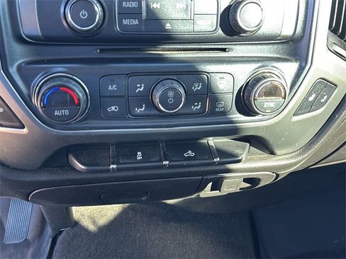 Used 2018 Chevrolet Silverado 1500 LTZ image 24