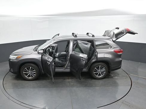 Used 2017 Toyota Highlander AWD V6 image 46