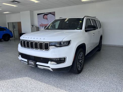 Used 2024 Jeep Wagoneer L Series II w/ Flexible Seating Group AWD/4WD image 3