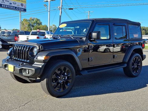 Used 2022 Jeep Wrangler Unlimited Sport image 3