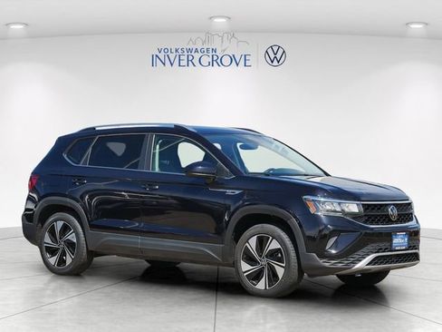Used 2024 Volkswagen Taos SE AWD/4WD image 1