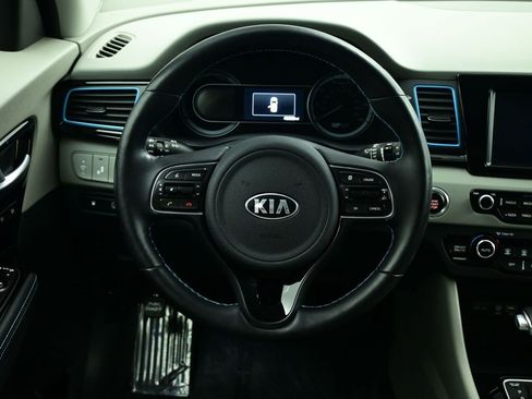 Used 2017 Kia Niro Touring image 3