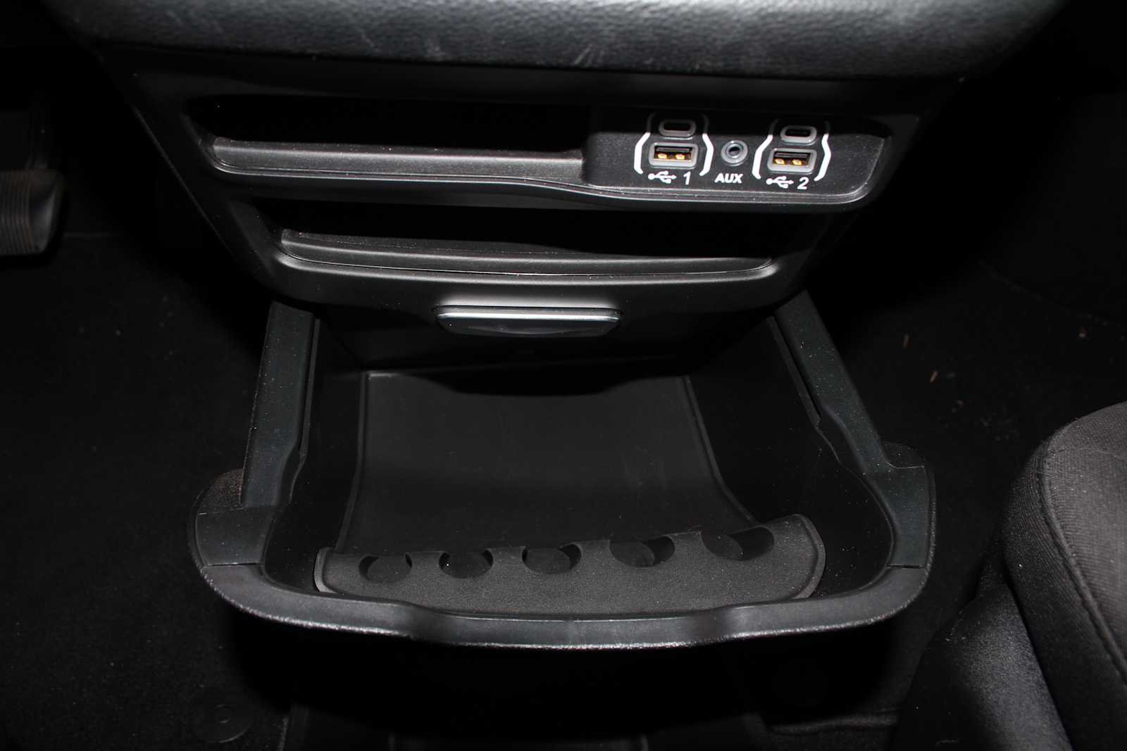 Used 2023 Chrysler Pacifica Touring FWD image 35