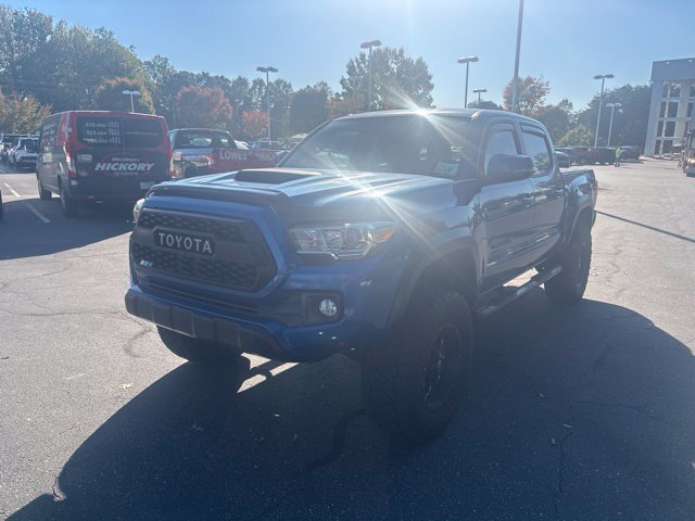 Used 2018 Toyota Tacoma TRD Sport w/ Technology Package AWD/4WD image 4