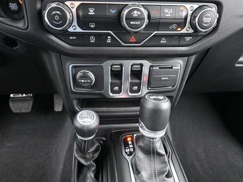 Used 2025 Jeep Wrangler Sport AWD/4WD image 25