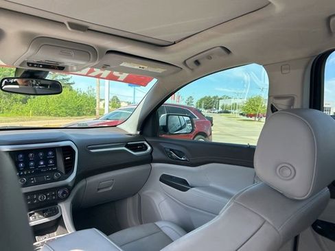 Used 2023 GMC Acadia SLT image 41
