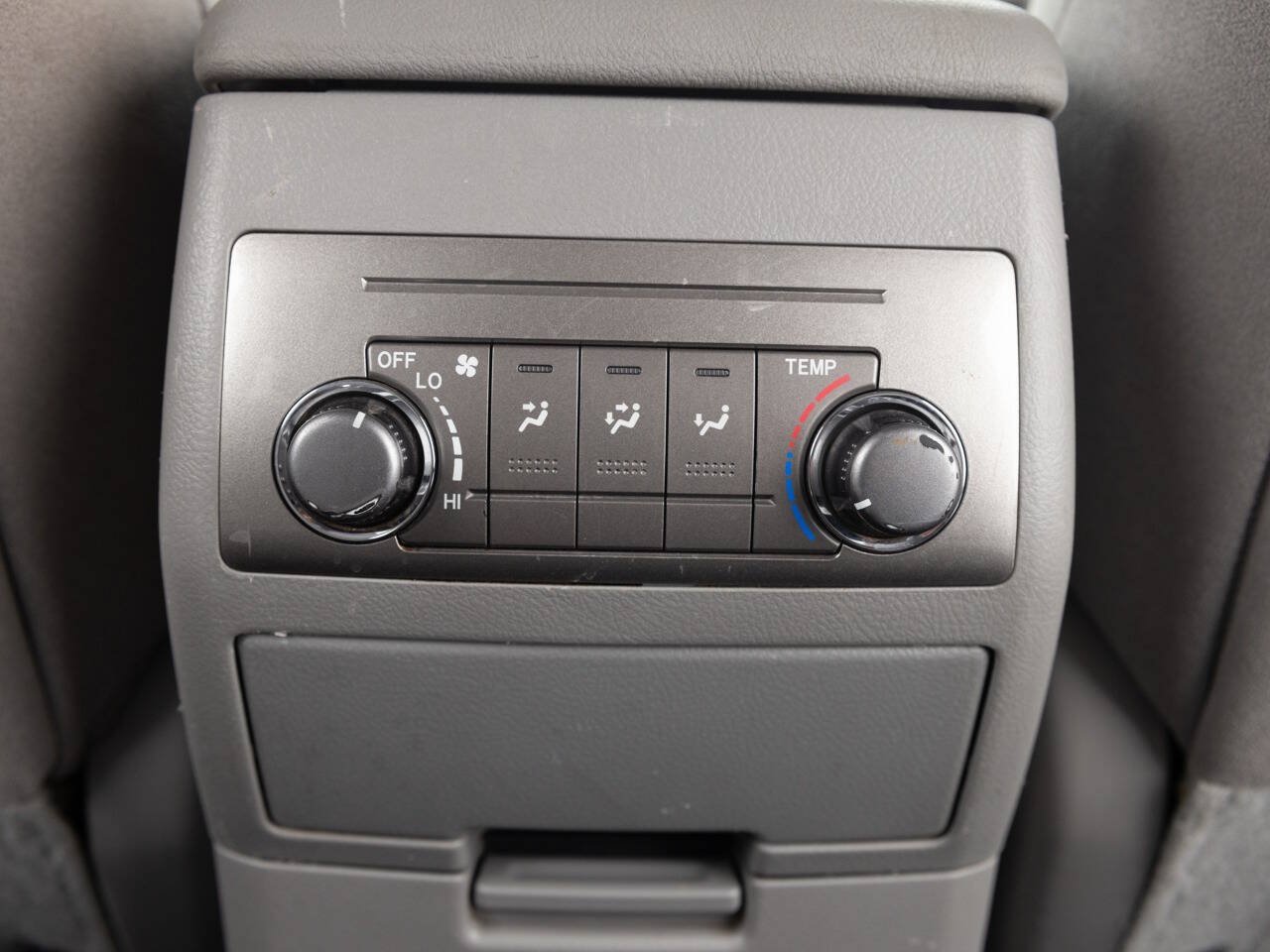 Used 2013 Toyota Highlander FWD w/ Cold Weather Pkg image 30