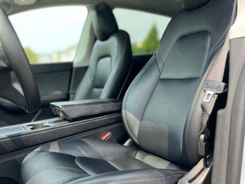 Used 2022 Tesla Model Y Long Range image 4