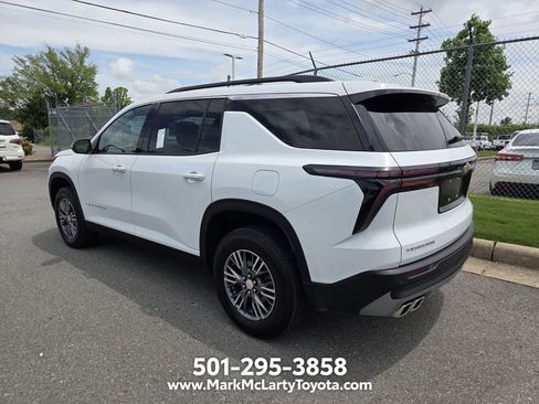 Used 2025 Chevrolet Traverse LT FWD image 8