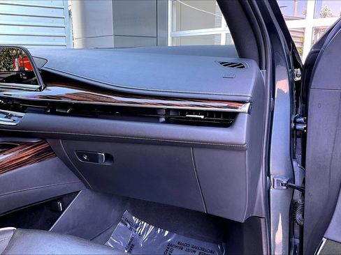 Used 2021 Cadillac Escalade Premium Luxury RWD image 13