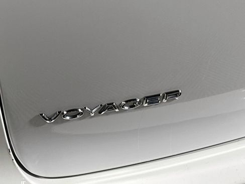 Used 2023 Chrysler Voyager LX FWD image 22
