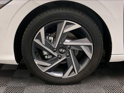 Certified 2025 Hyundai Elantra Sport w/ Cargo Package image 7