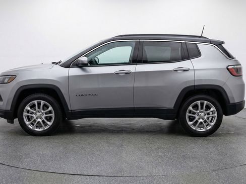 Used 2025 Jeep Compass Limited image 5