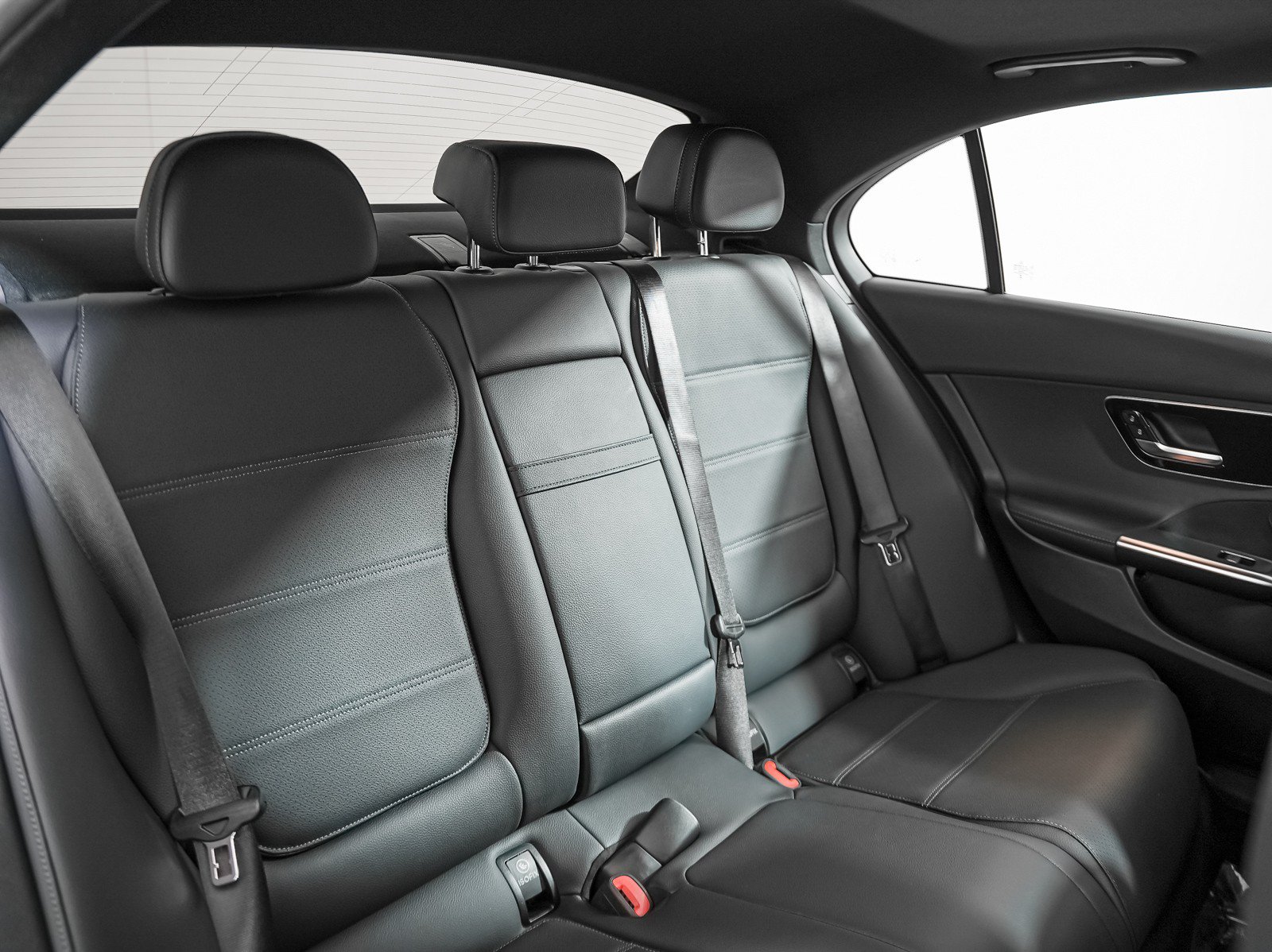 Used 2024 Mercedes-Benz C 300 Sedan image 13