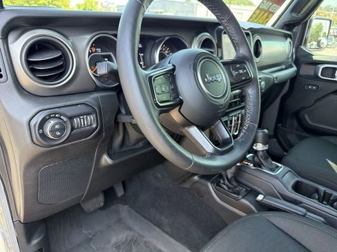 Used 2021 Jeep Gladiator Sport AWD/4WD image 14