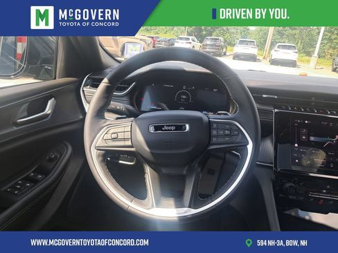 Used 2025 Jeep Grand Cherokee Altitude AWD/4WD image 24