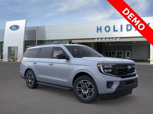 New 2025 Ford Expedition Active AWD/4WD image 7